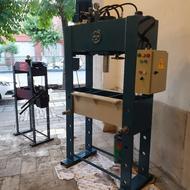 پرس هیدرولیک کارگاهی 60 تن برقی