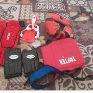 دستکش کلاه وبیضه بند هوگو ساق بند