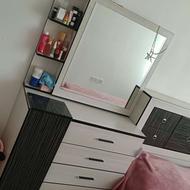 تخت و میز آرایش