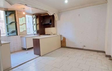 40 متر طبقه اول چسب مترو با پارکینگ