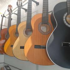 گیتار . هنگدرام . سنتور . ویولن