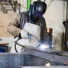 جوشکاری سیار انواع کارهای فنی برقی نصب آب گرم کن و غیره