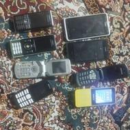 گوشی موبایل از برند های مختلف برای تعمین قطعه های مورد نیاز