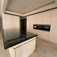 نیاوران 200 متر 3 خواب/فول مشاعات/تراس قابل چیدمان/ویو ابدی