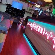 آشپز و کمک آشپز جهت کار در کافه رستوران نیازمندییم