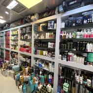 به یک همکار جهت کار در فروشگاه آرایشی و بهداشتی