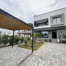 ویلامدرن غیر شهرکی مستقل دارای استخر و اسانسور در منطقه برند