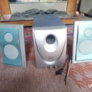 تعدادی رم و هارد لپ‌تاپ و اسپیکر