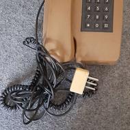 تلفن دکمه ای قدیمی.