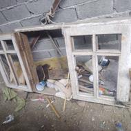 پنجره فریم چوبی قدیمی دو لنگه