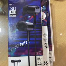 تعدادی هندزفری.اکبند