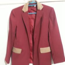 یک عددکت زنانه بفروش میرسد .