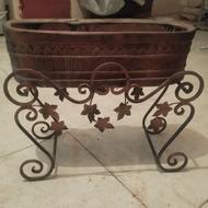 گلدان پایدار فلزی شیک و ساده سالم