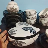 کلیه ظرفهای چایخوری چینی بانقش ظریف