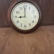 ساعت دیواری چوبی