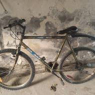 دوچرخه قدیمی سرعتی در حد نو کم کار کرده
