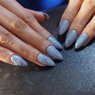 خدمات کاشت ناخن