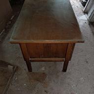 میز اداری چوبی کارکرده – سالم و محکم