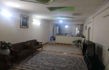 آپارتمان/100متر/طبقه سوم