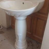 سنگ روشویی سرامیک همراه با پایه