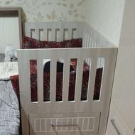 تخت کودک کنار تخت والدین مناسب نوزاد تا 3 سال