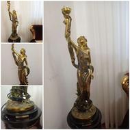 مجسمه آباژور