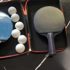 یک جفت راکت لوکی با توپ و کیف