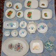 تعدادی ظروف قدیمی نوستالژیک ملامین ،استیل و... فقط یکجاباهم