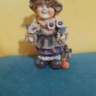 مجسمه دختر گلفروش