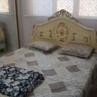 تخت دو نفره ب همراه تشک دو نفره و میز و آینه