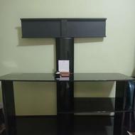 زیر تلویزیون شیشه ای خارجی همراه با بلاکارد نصب تلویزیون