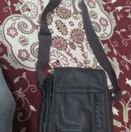 یک عدد کیف رو دوشی کارکرده ولی سالم