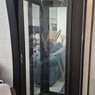 بوفه چوبی و دارای ابزار برنز در حد نو