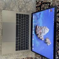 مک بوک پرو‌late 2017