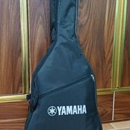 گیتار همراه با کیف