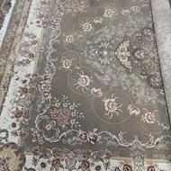 فرش گردویی و فرش قرمز