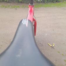 دوچرخه قرمزدنده ای