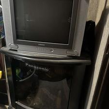 تلویزیون و میز تلویزیون