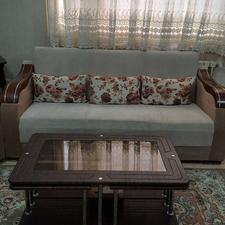 مبل 7 نفره سالم به همراه 4 عسلی ومیز وسط