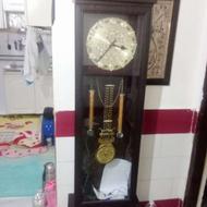 میزتلوزیون و ساعت ایستاده