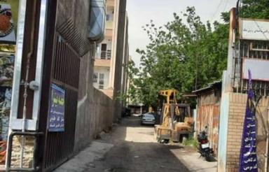 یک قطعه زمین داخل گاراژ