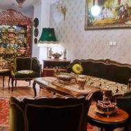 مبل آنتیک و صندلی قدیمی و کنسول قدیمی