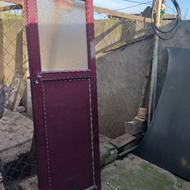 درب آلومینیوم زرشکی رنگ برای سرویس یا حمام