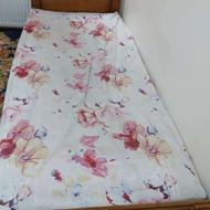 تخت چوبی سالم