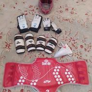 لوازم کامل تکواندو . همراه با یک لوازم تکواندو رایگان