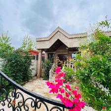 فروش ویلا همکف نما سنگ