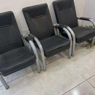 صندلی در دفتر فروشی