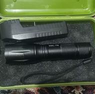 چراغ قوه uv .