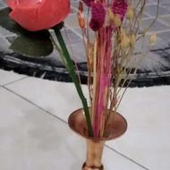 یک عدد گلدان