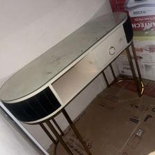 میز ناخن و صندلی و باکس لاک